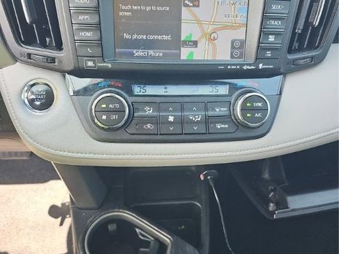 Used 2018 Toyota RAV4 Platinum FWD image 6