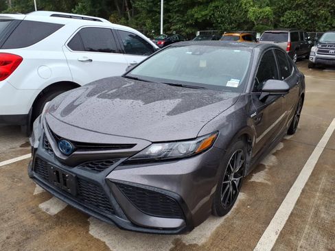 Certified 2021 Toyota Camry SE FWD image 4