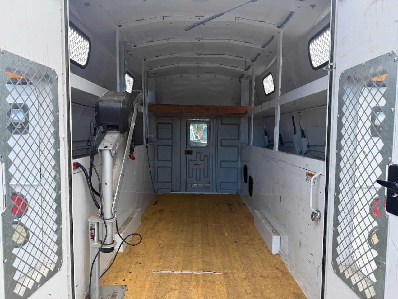 Used 2017 Ford E-350 and Econoline 350 Super Duty RWD image 12