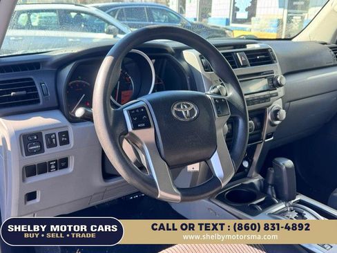 Used 2011 Toyota 4Runner SR5 w/ Convenience Pkg image 9