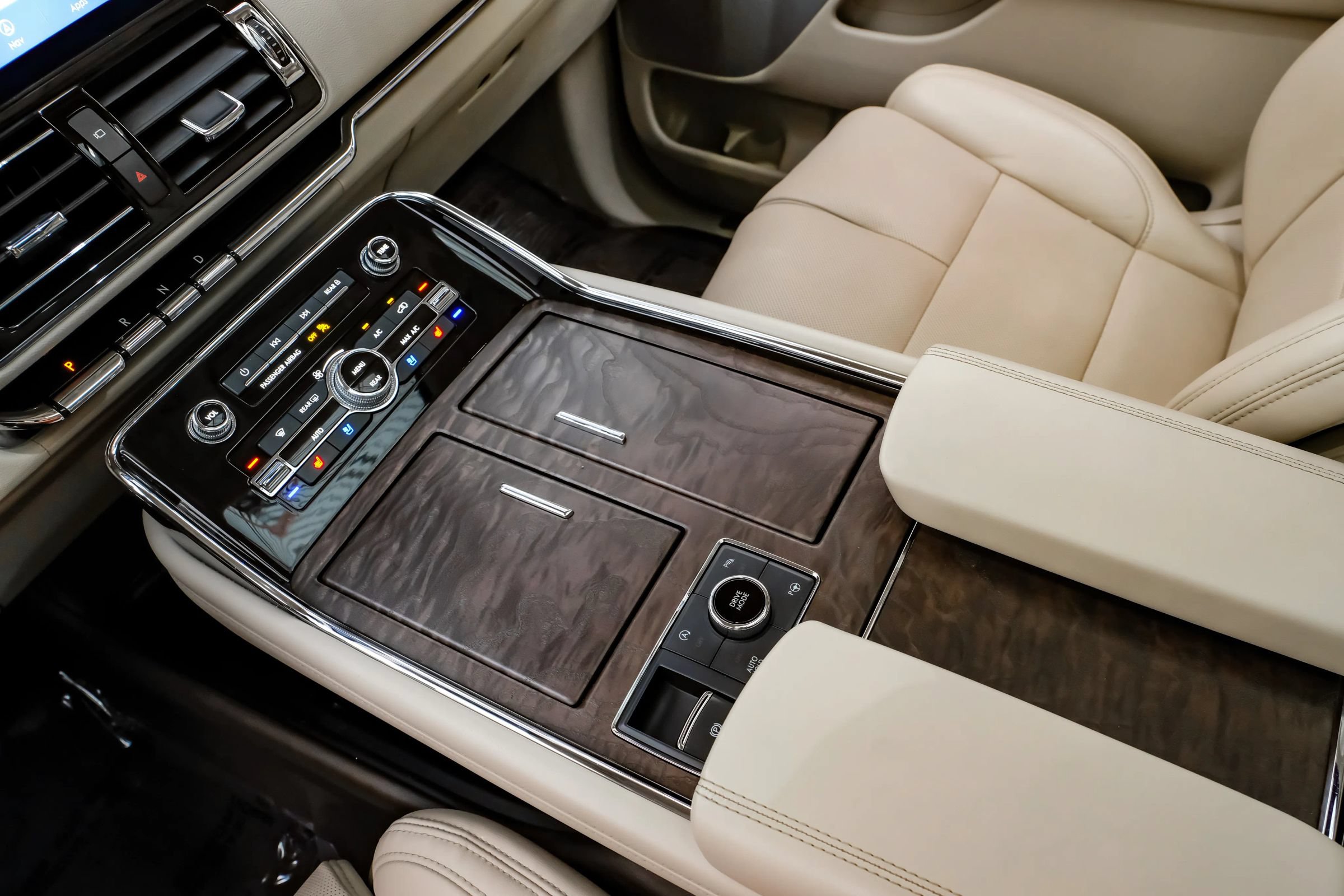 Used 2020 Lincoln Navigator Reserve w/ Luxury Package AWD/4WD image 20