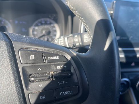 Used 2021 Hyundai Venue SEL image 14