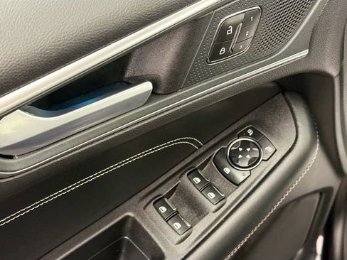 Used 2024 Ford Edge Titanium image 17