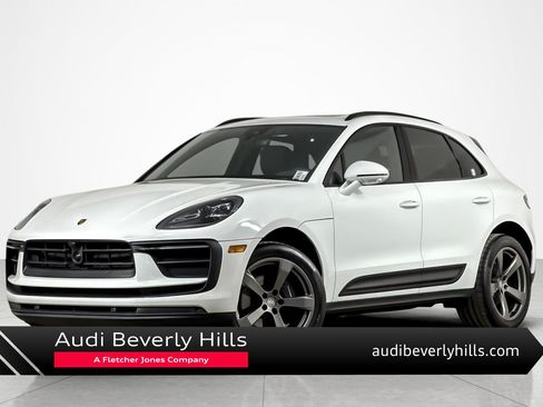 Used 2022 Porsche Macan AWD/4WD image 1
