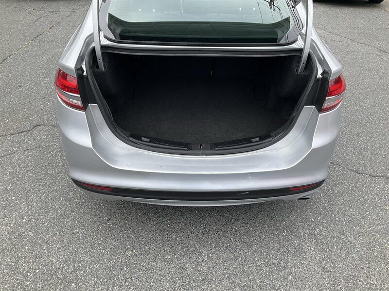 Used 2018 Ford Fusion SE FWD image 13
