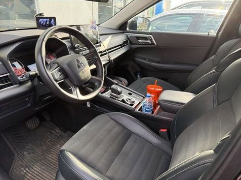 Used 2024 Mitsubishi Outlander SE image 6