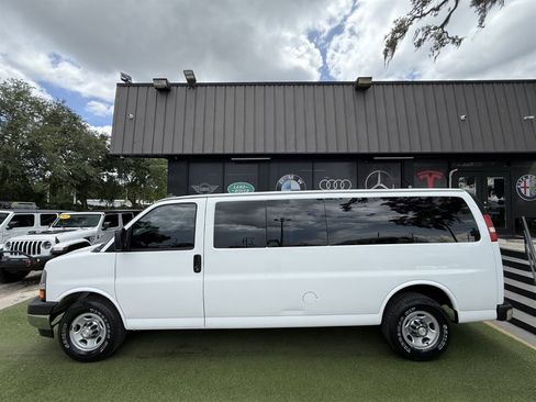 Used 2017 Chevrolet Express 3500 LT w/ LT Preferred Equipment Group RWD image 7