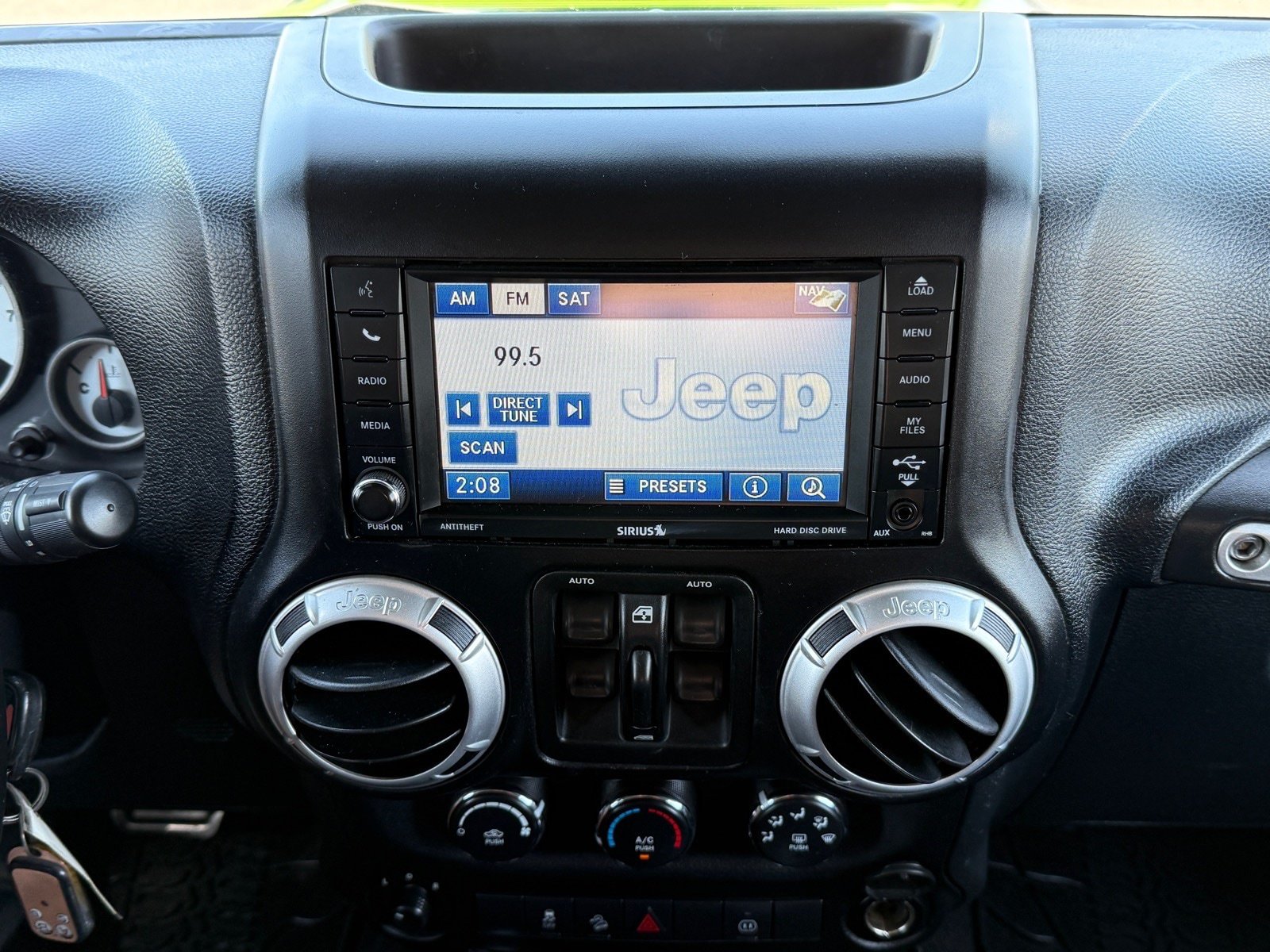 Used 2012 Jeep Wrangler Unlimited Rubicon AWD/4WD image 18