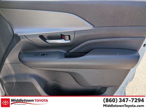 Certified 2024 Toyota Grand Highlander AWD image 35