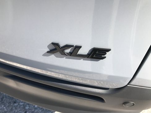 Certified 2025 Toyota Sienna XLE Woodland Edition AWD/4WD image 10