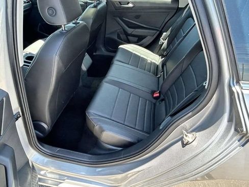 Used 2024 Volkswagen Jetta SE FWD image 9
