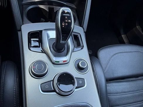 Used 2023 Alfa Romeo Stelvio Veloce AWD/4WD image 32