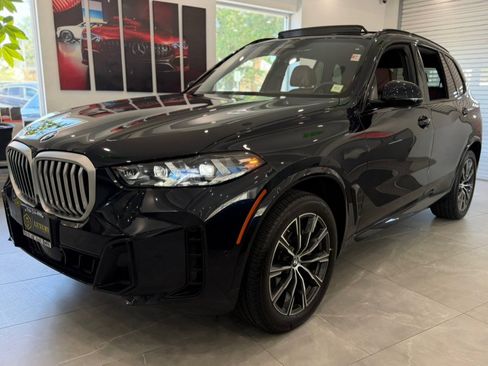 Used 2026 BMW X5 xDrive40i w/ M Sport Package AWD/4WD image 3