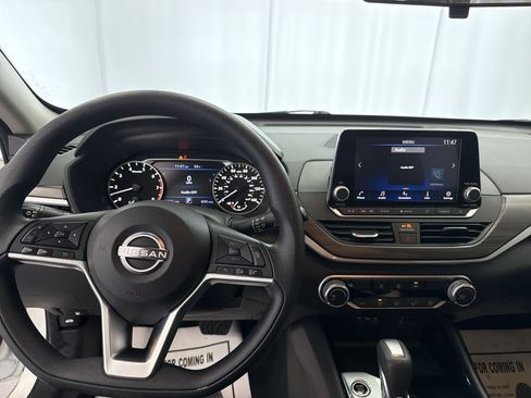 Used 2024 Nissan Altima 2.5 SV AWD/4WD image 8