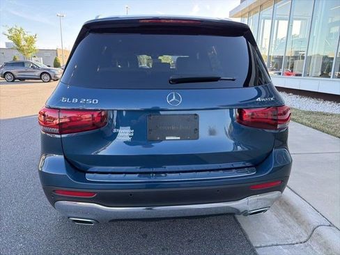 Used 2022 Mercedes-Benz GLB 250 4MATIC image 4