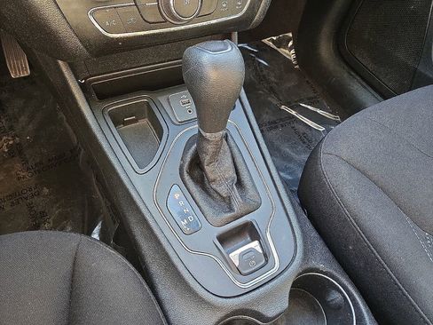 Used 2019 Jeep Cherokee Latitude w/ Popular Appearance Group image 30