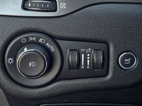 Used 2021 Jeep Cherokee Latitude Lux w/ Sun & Sound Group AWD/4WD image 30