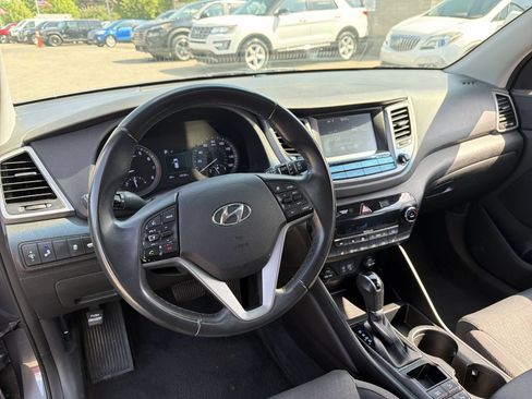 Used 2018 Hyundai Tucson Value AWD/4WD image 17
