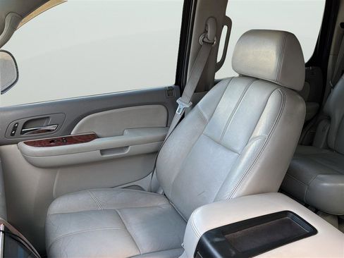 Used 2007 Chevrolet Tahoe LTZ w/ LTZ Preferred Equipment Group image 14