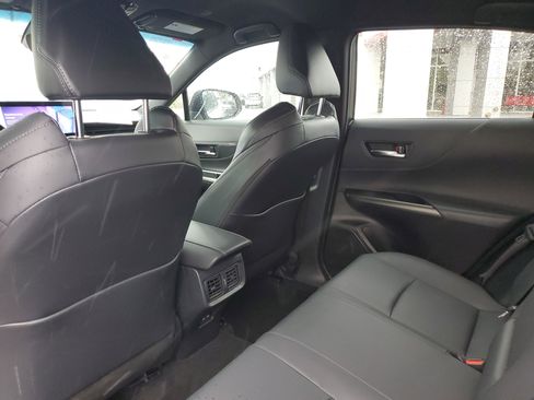 Certified 2023 Toyota Venza XLE image 13