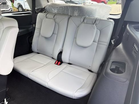New 2026 Lincoln Aviator AWD image 13