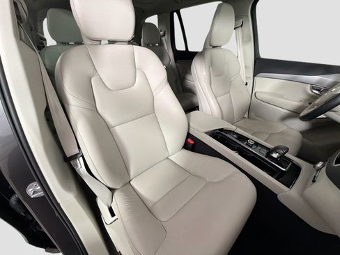 Used 2023 Volvo XC90 B5 Core image 30
