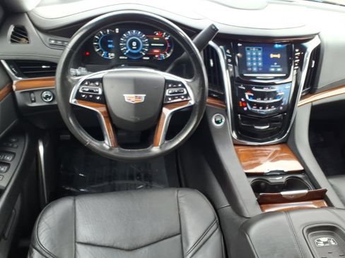 Used 2016 Cadillac Escalade ESV Luxury image 9