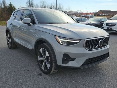Used 2025 Volvo XC40 B5 Plus