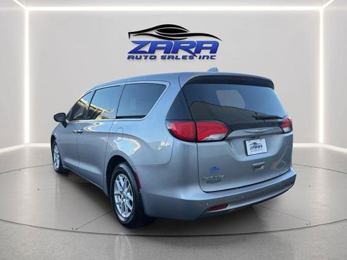 Used 2017 Chrysler Pacifica Touring FWD image 5