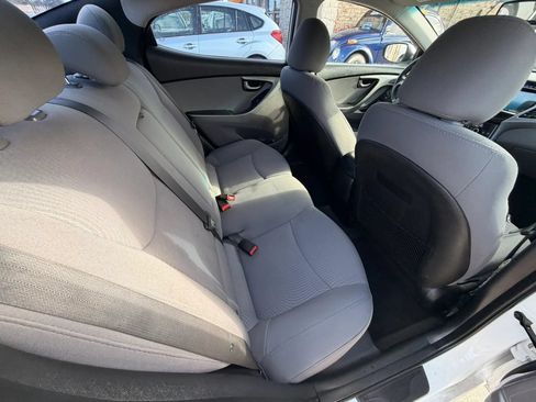 Used 2016 Hyundai Elantra SE FWD image 25