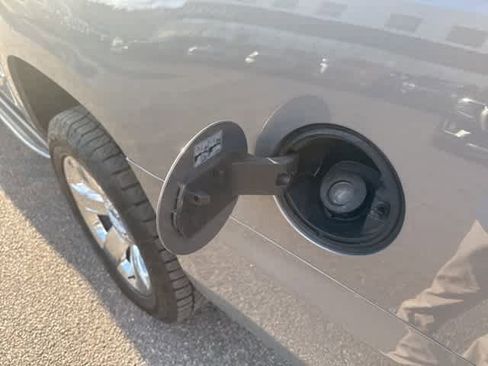 Used 2017 Chevrolet Suburban Premier image 10