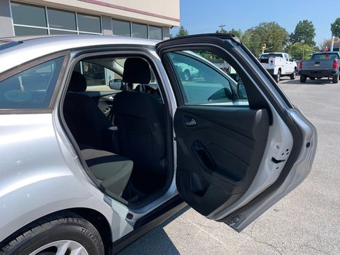 Used 2016 Ford Focus SE FWD image 25