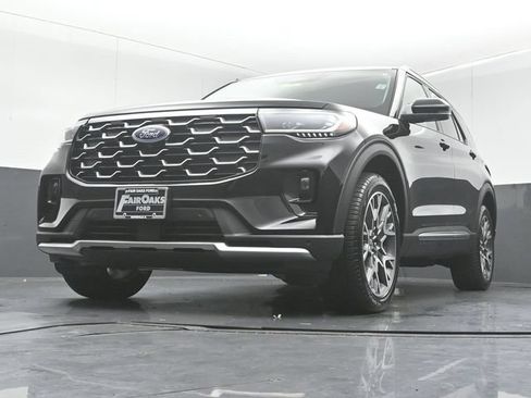 Used 2025 Ford Explorer Platinum w/ Ultimate Package AWD/4WD image 38