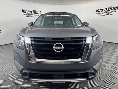Used 2025 Nissan Pathfinder Platinum w/ Cargo Package FWD image 4