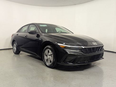 New 2026 Hyundai Elantra SE image 1