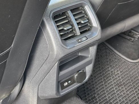 Used 2023 Volkswagen Tiguan SE image 21