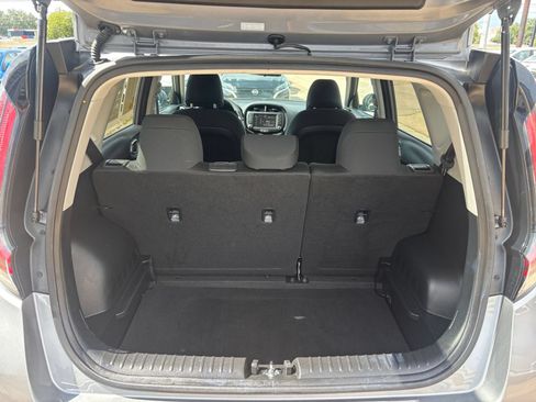 Used 2025 Kia Soul LX w/ LX Technology Package FWD image 29