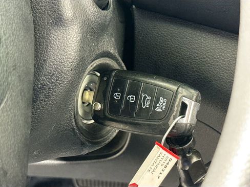 Used 2019 Hyundai Santa Fe SE FWD image 16