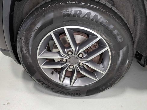 Used 2020 Jeep Grand Cherokee Limited image 3