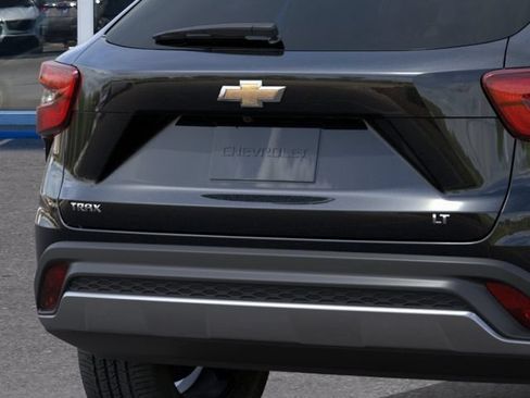 New 2026 Chevrolet Trax LT w/ LT Convenience Package FWD image 16