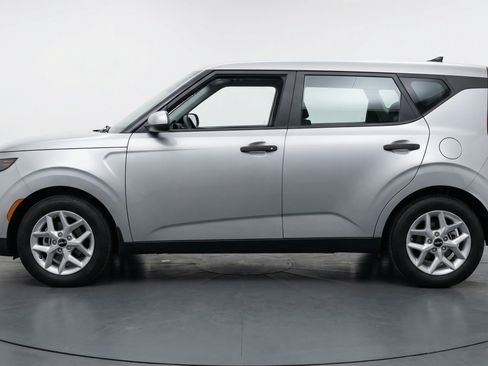 Used 2025 Kia Soul LX w/ LX Technology Package FWD image 5