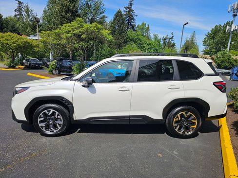 Certified 2025 Subaru Forester Premium w/ Convenience Package #1 AWD/4WD image 4