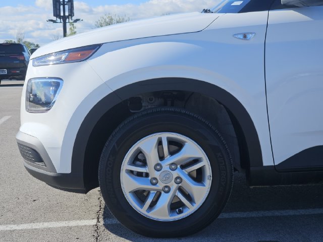 Used 2026 Hyundai Venue SE FWD image 8