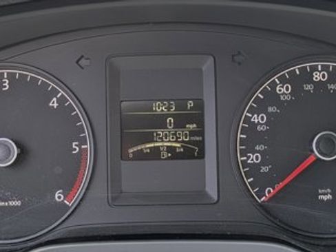Used 2011 Volkswagen Jetta TDI FWD image 11