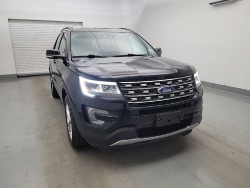 Used 2017 Ford Explorer XLT w/ Equipment Group 201A AWD/4WD image 14