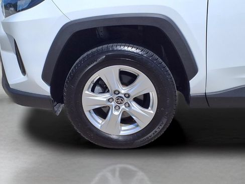 Certified 2021 Toyota RAV4 LE AWD/4WD image 10