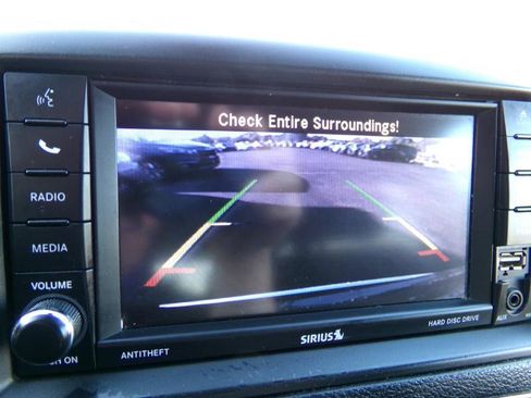 Used 2019 Dodge Grand Caravan SE w/ UConnect Hands-Free Group image 17