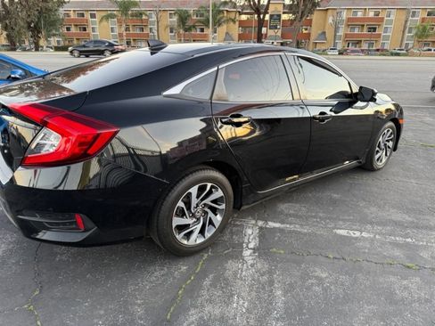 Used 2018 Honda Civic EX image 8