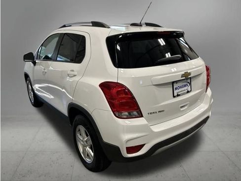 Used 2021 Chevrolet Trax LT w/ LT Convenience Package AWD/4WD image 3