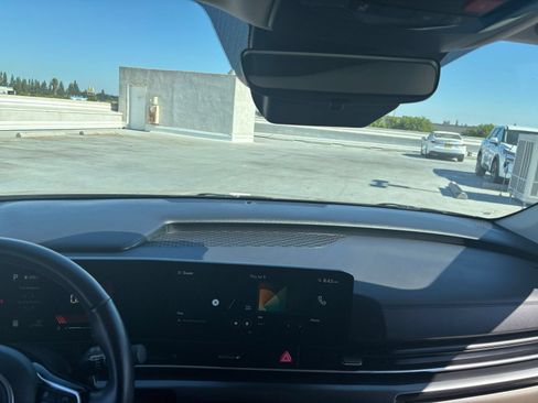 Used 2026 Kia Carnival FWD image 36